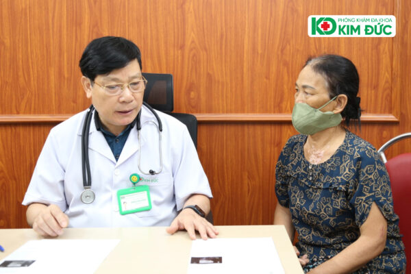 tư vấn cho bệnh nhân về các bệnh lý tiết niệu