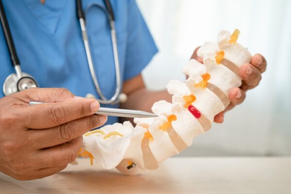 Biến Chứng Nguy Hiểm Của Thoát Vị Đĩa Đệm Nếu Bị Bỏ Quên