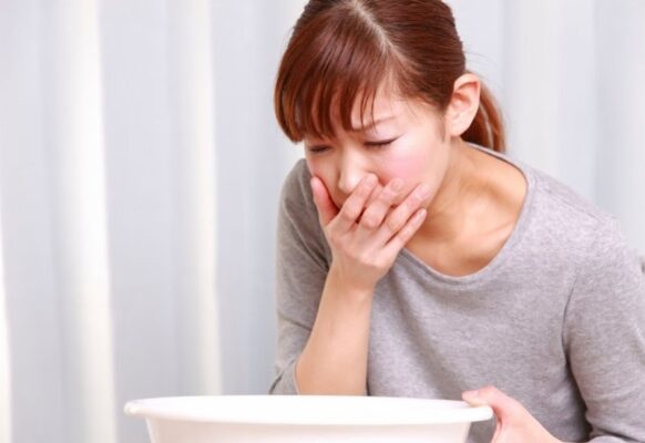 Buồn nôn là triệu chứng có thể gặp khi xung huyết dạ dày