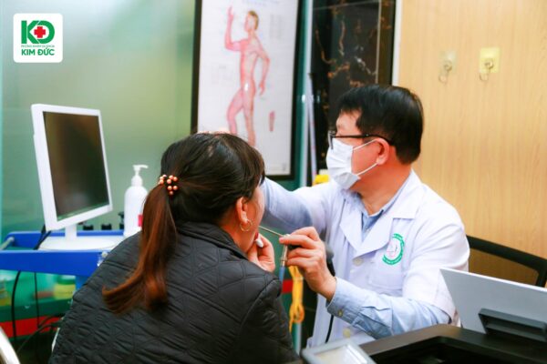 Khám bệnh tại Kim Đức