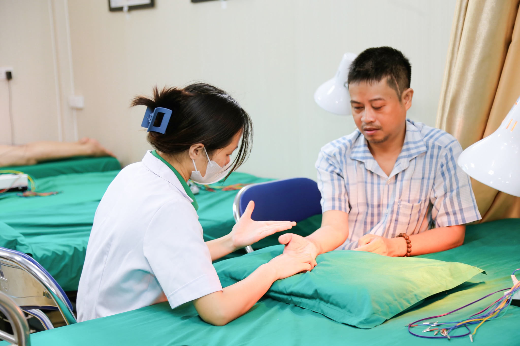 phục hồi chức năng sau chấn thương sọ não tập đi tập nói