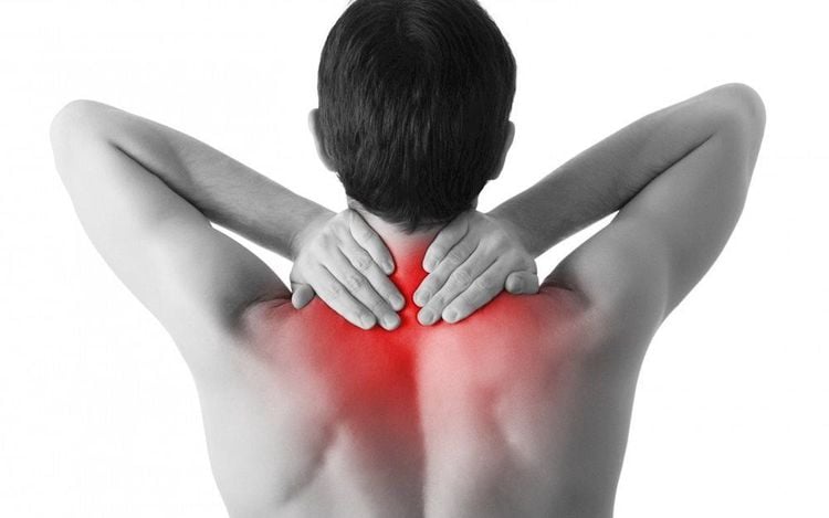Người bệnh đau mỏi vùng cổ và hạn chế quay đầu