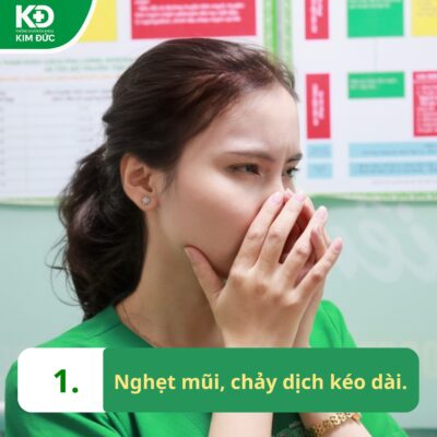 Dấu hiệu của viêm xoang với triệu chứng nghẹt mũi, đau vùng trán, má và quanh mắt kéo dài