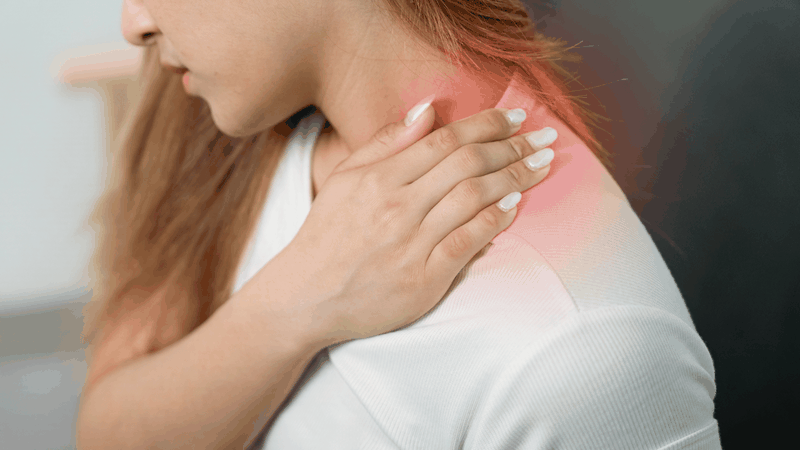 Đau cổ vai gáy bên trái gây căng cứng vùng cổ và vai